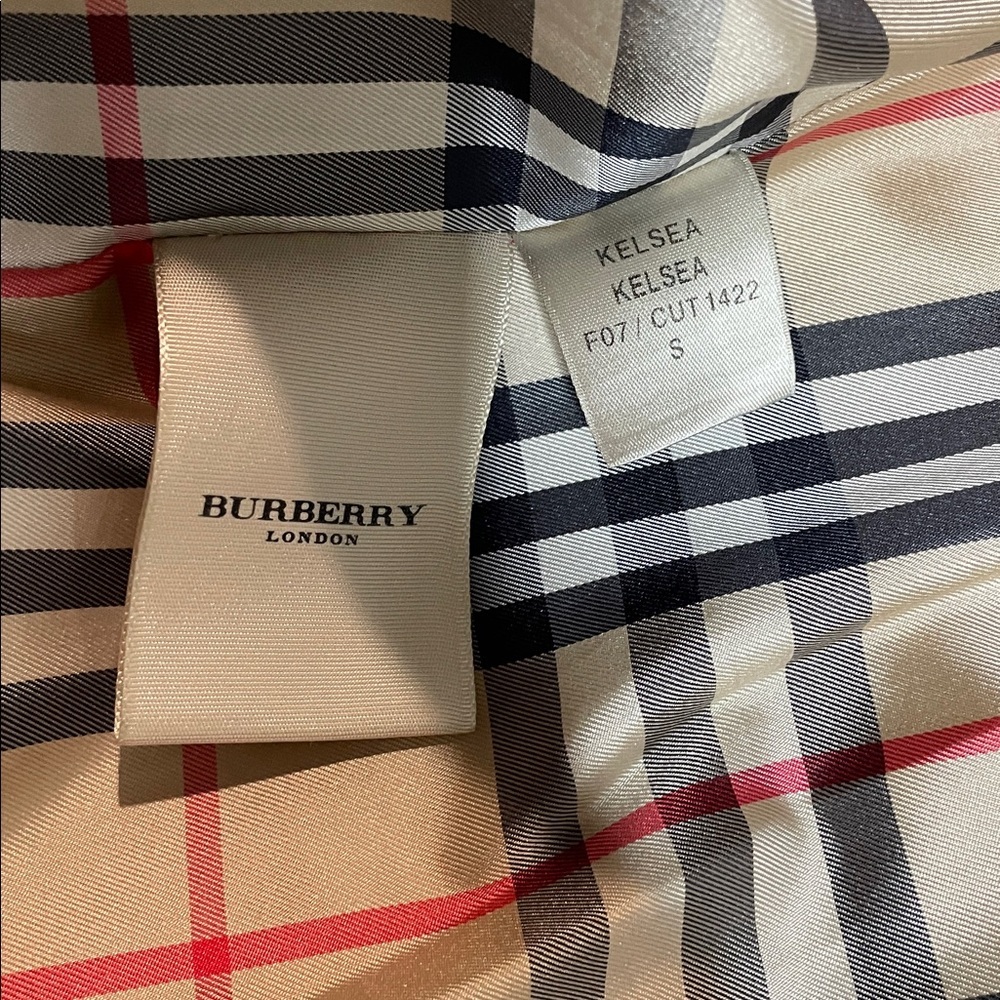 Burberry | Women’s Black Kelsea Puffer Vest Nova Check Lining Size Small - Picture 5 of 8